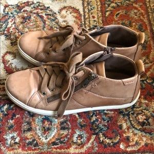 Cobb Hill Willa High top sneaker with zip